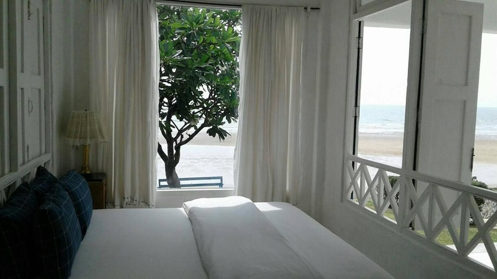 Hua Plee Lazy Beach