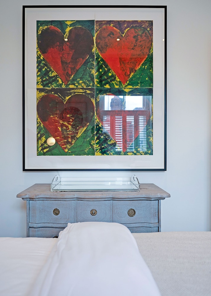 The Artists Hideaway-2 bed Mezzanine in Paddington - by Out of Office Lifestyle