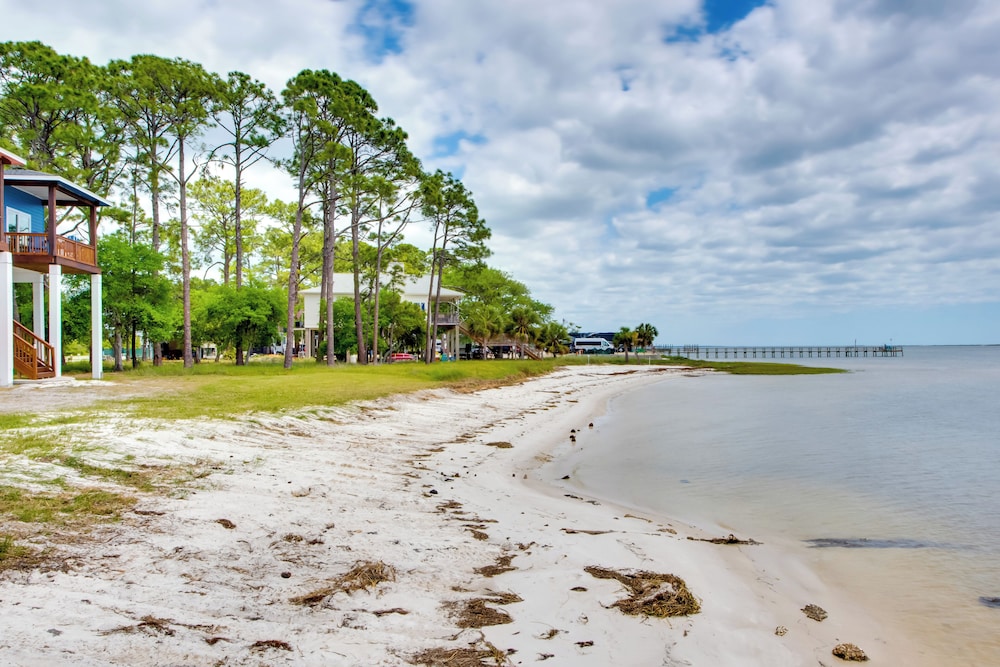 Beach & Dock Access: Lanark Village Escape!