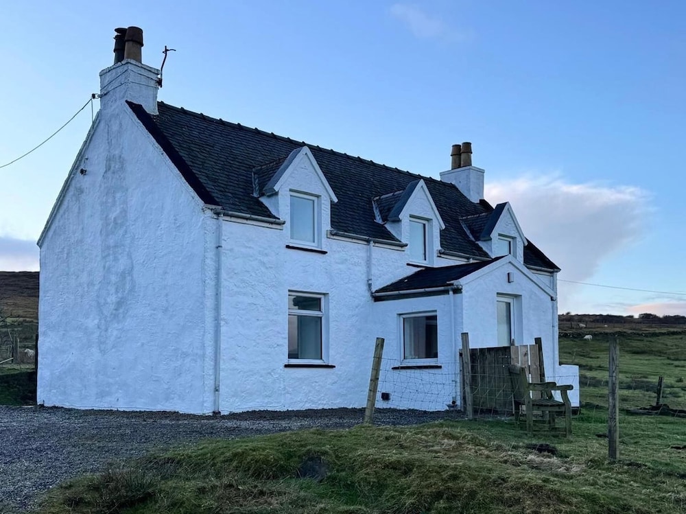 Croft House - Sleeps 4 & Mountain View