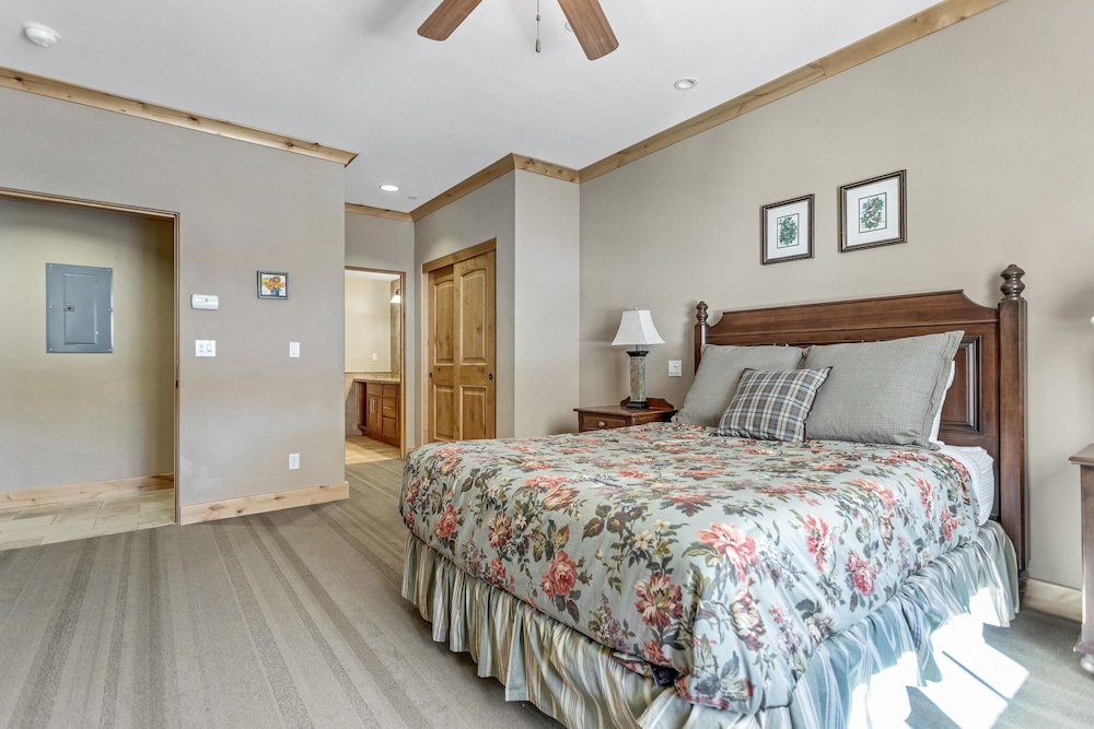 Bear Valley Vacation Condos by RedAwning