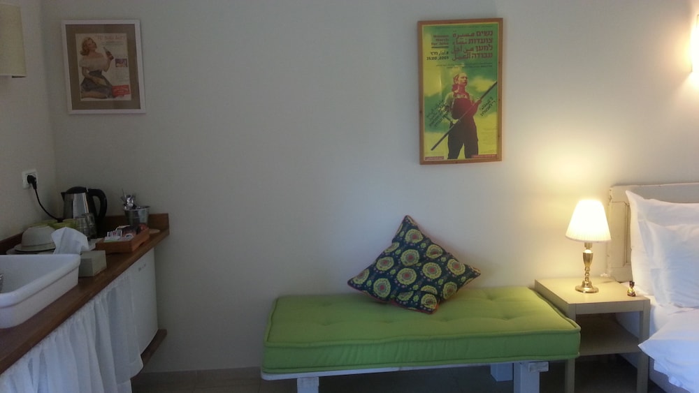 Shulamit Yard