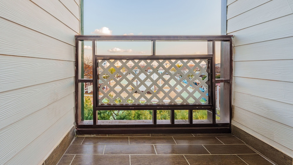 Geoje Peugeot Gomsol Petfriendly Pension