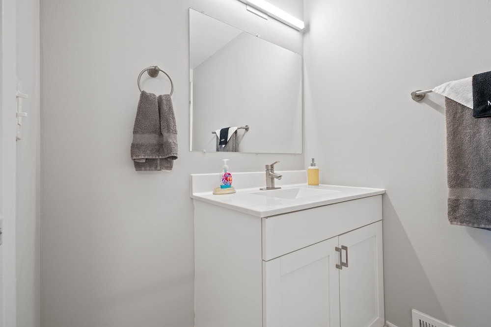 2-bedroom Spacious Stay