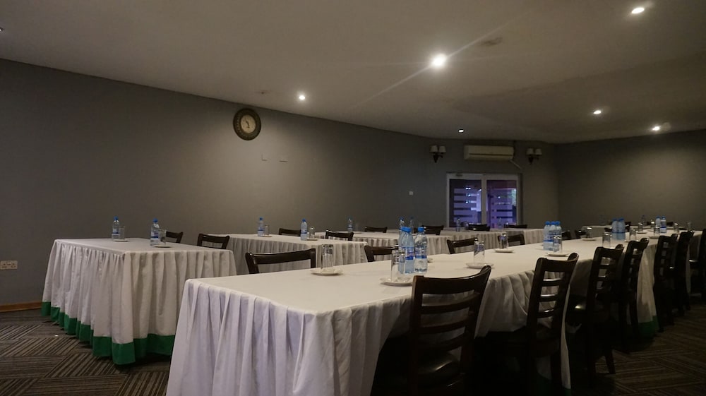Tasha Lodge and Tours