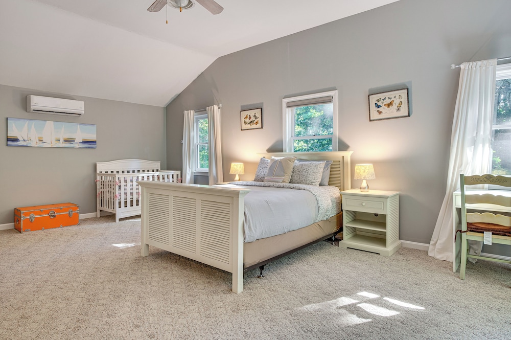 1/2 Mi to Ogunquit Beach: Maine Home w/ Deck!