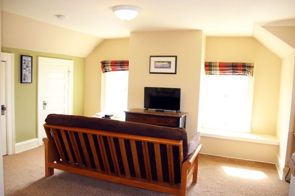 Mendota Lake House Inn