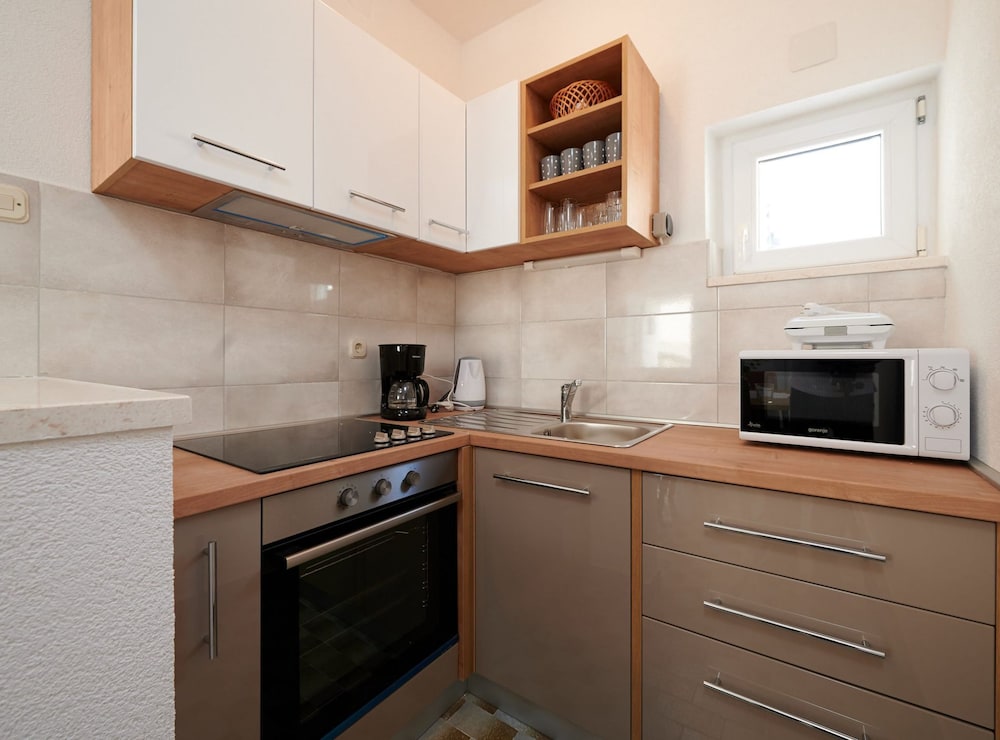 Cozy Downtown Trogir Apartment With Balcony