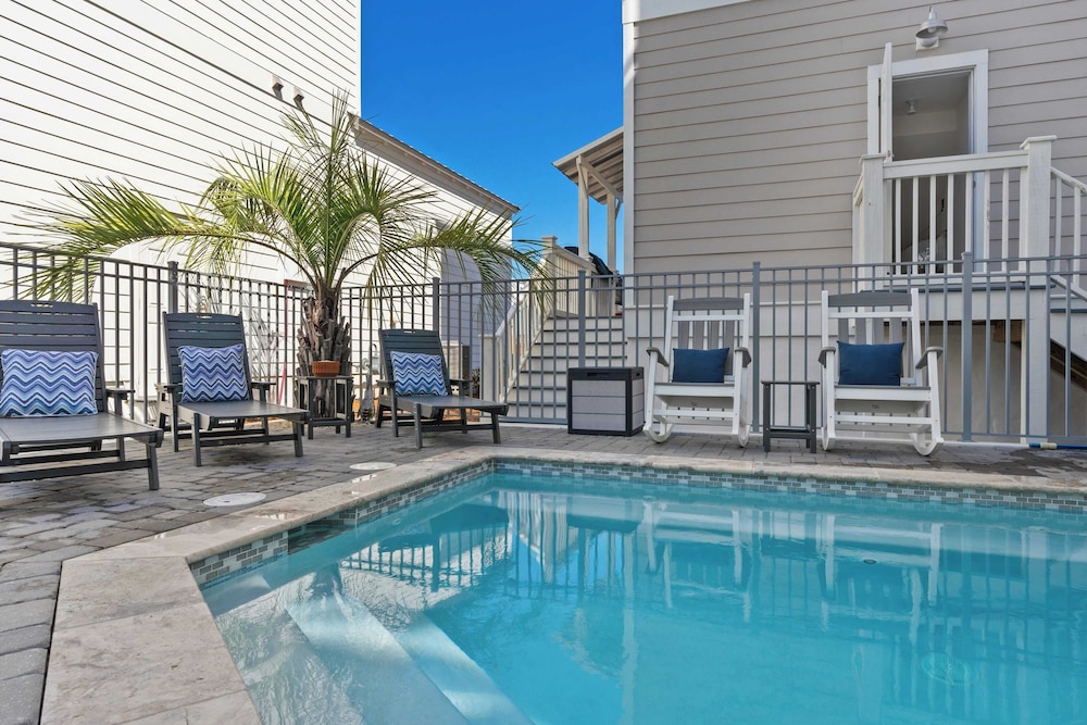 Gulf-view Retreat w/ Rooftop Deck + Private Pool Villa Anesi by Avantstay