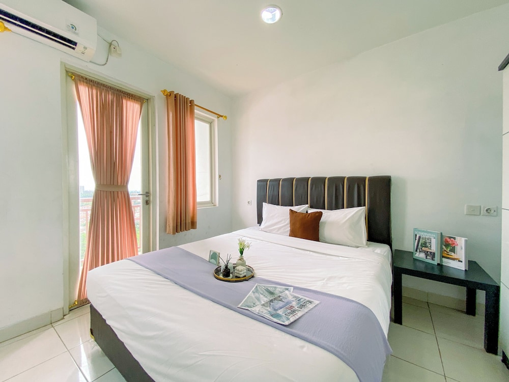 Comfort Living 1BR at Sentul Tower Apartment