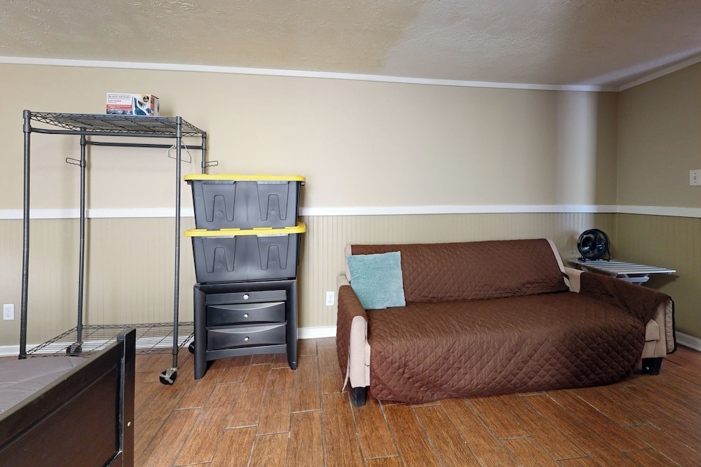 2-story Galveston Getaway w/ Balcony & Patio