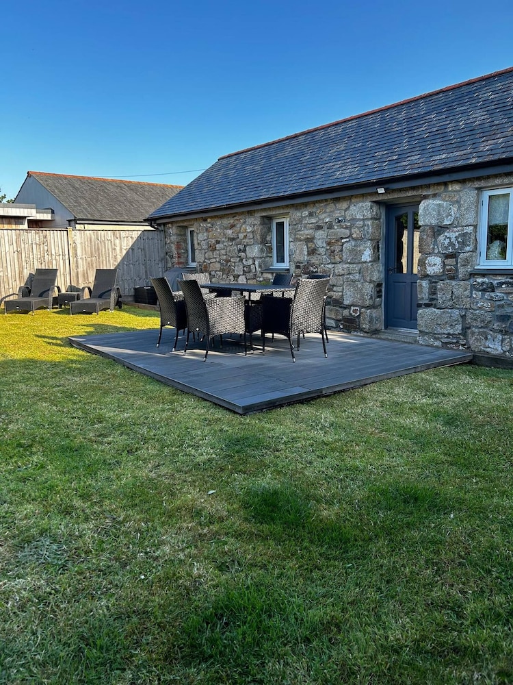 Cottage 4 Miles to Hayle Beach With EV Charger