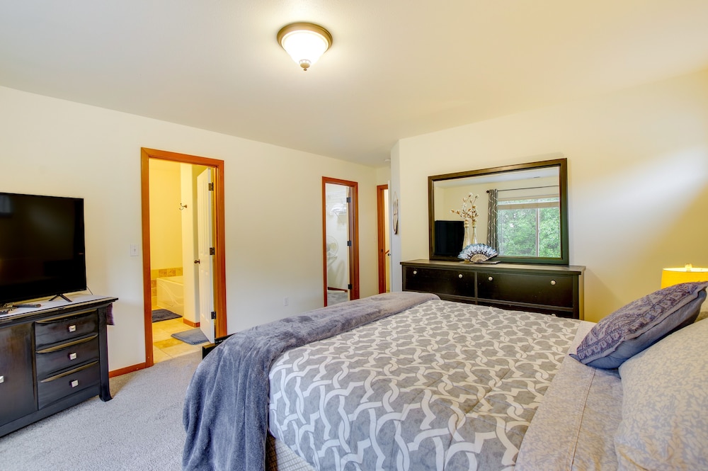 Wfh-friendly Townhome Rental Near Ferry in Everett view 3