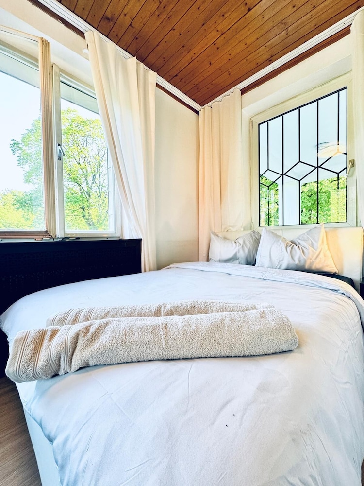Cozy Garden Villa near Danube For 16P
