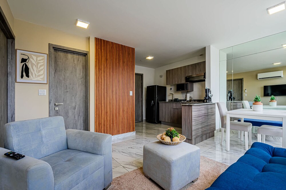 w Sophisticated 1BR w High-rise View in Calle 50
