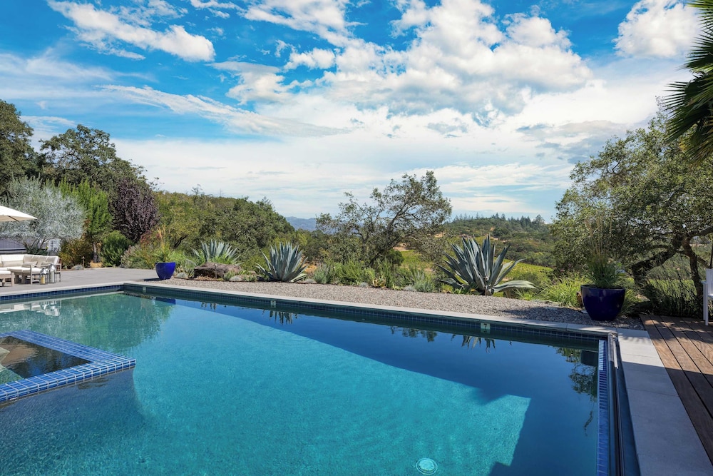 Kenwood Vista by Avantstay 7acres w/ Pool, Fire Pit, Vineyard Views