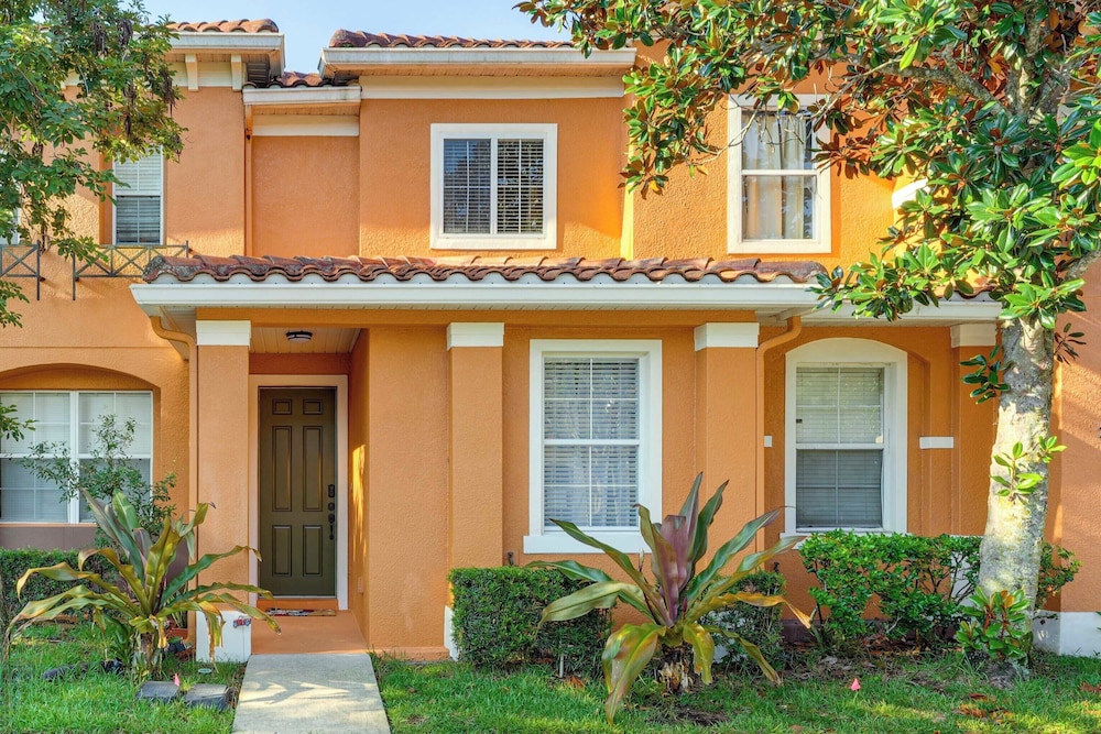 2 Mi to Wdw: Townhouse w/ Patio & Pool Access