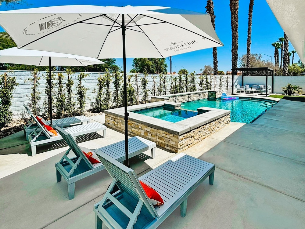 Palm Luxe Estate Luxury Desert Retreat With Pool