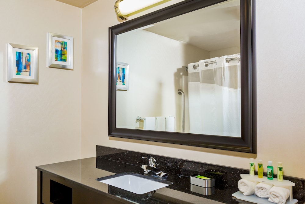 Holiday Inn Express Hotel Suites Mt. Holly, an IHG Hotel - Property Image 6