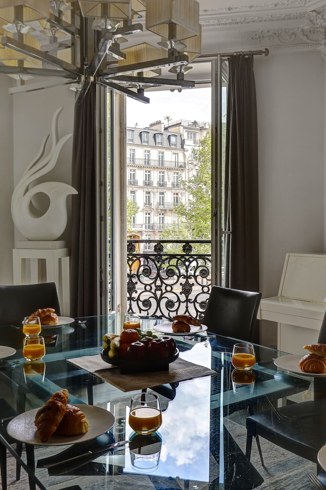 Elegant 3BR Arc de Triomphe