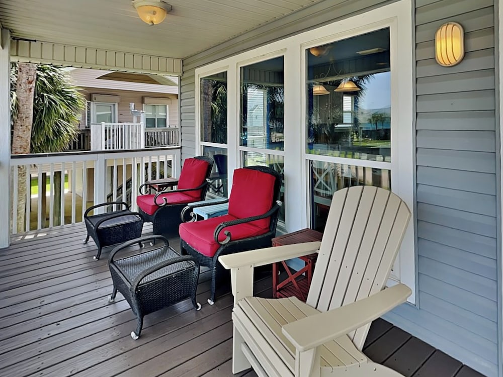Molly's Dune by Ryson Vacation Rentals