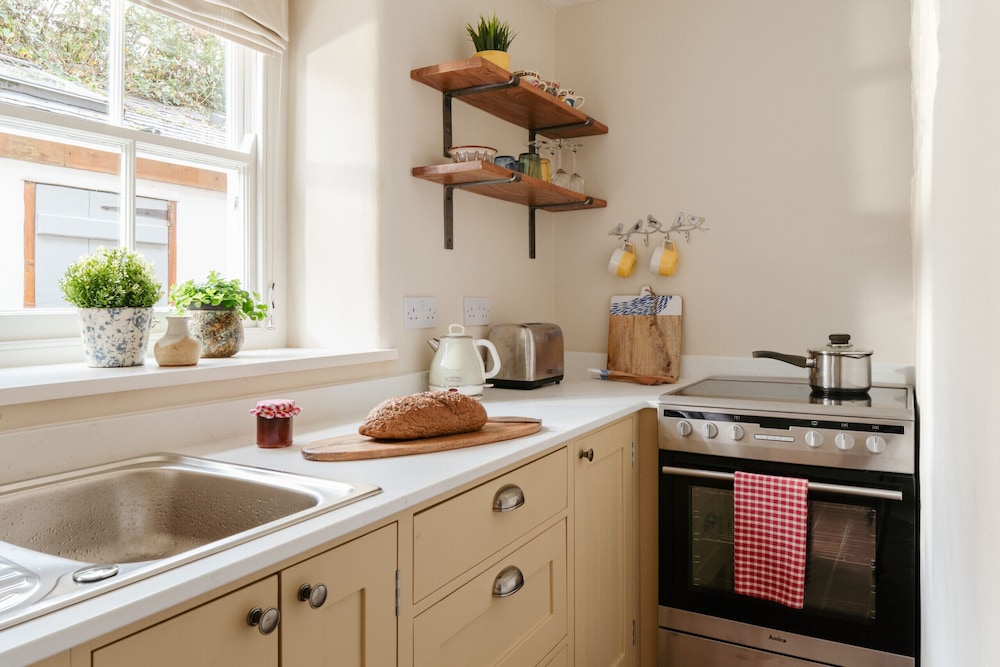 Pear Tree Cottage in South Milton