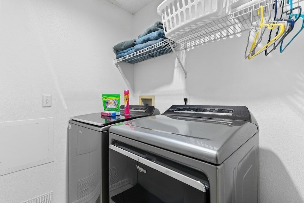 Cozy 3br Home W/ Private Pool Near Disney 3 Bedroom Villa