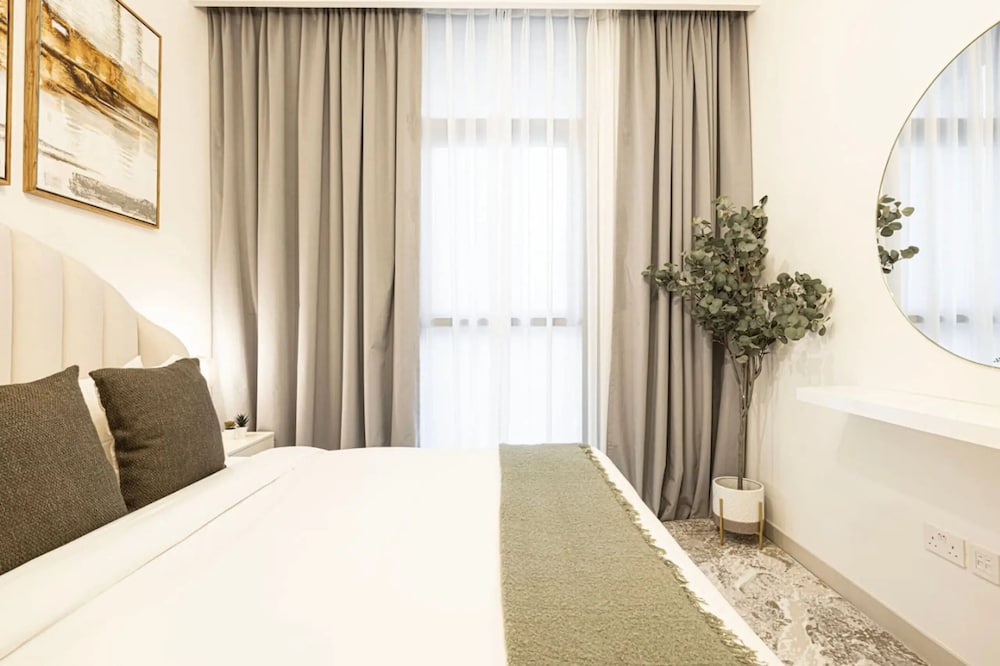 Burj Crown Lux Apartment by Dubai Mall