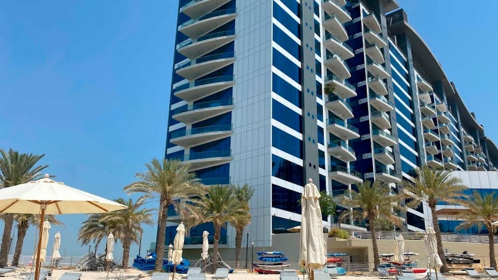 Modish Palm 3BR w Private Balcony Beach Access