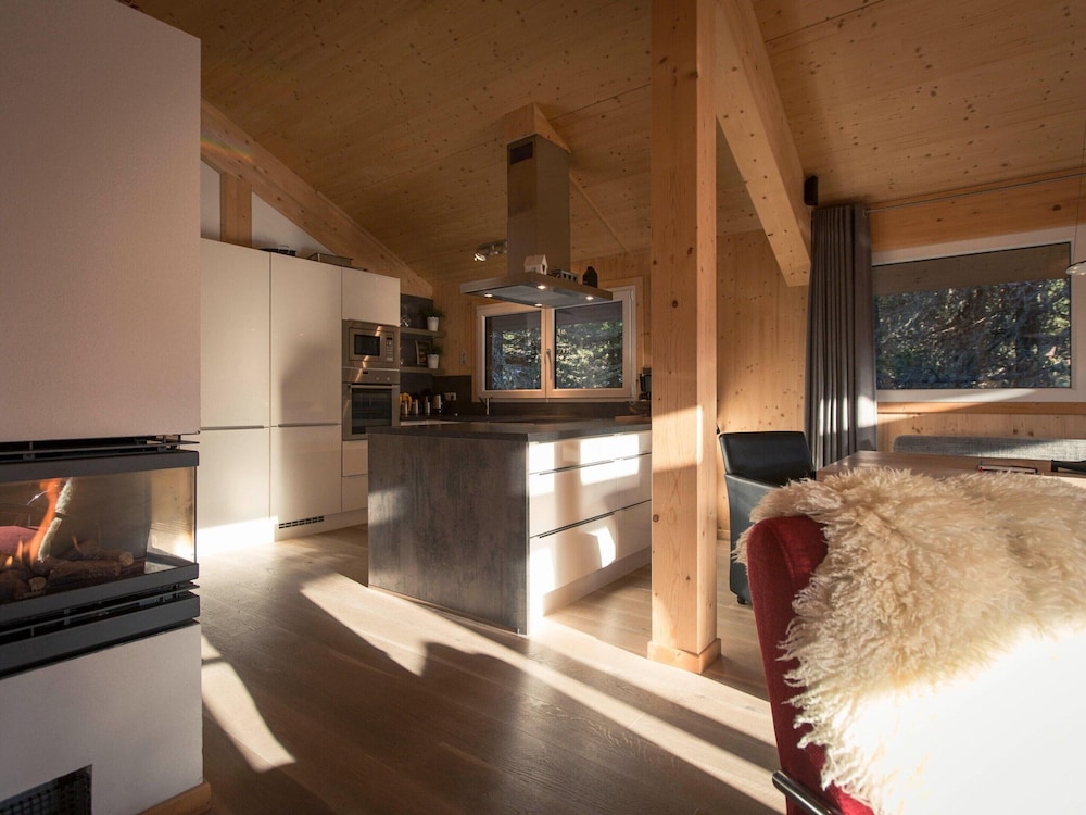 Modern Cottage With Whirlpool