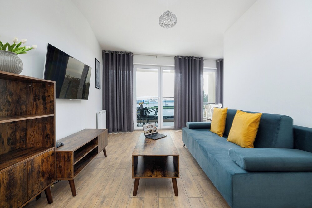 Nowa Flotylla Widok na Rzekę by Renters