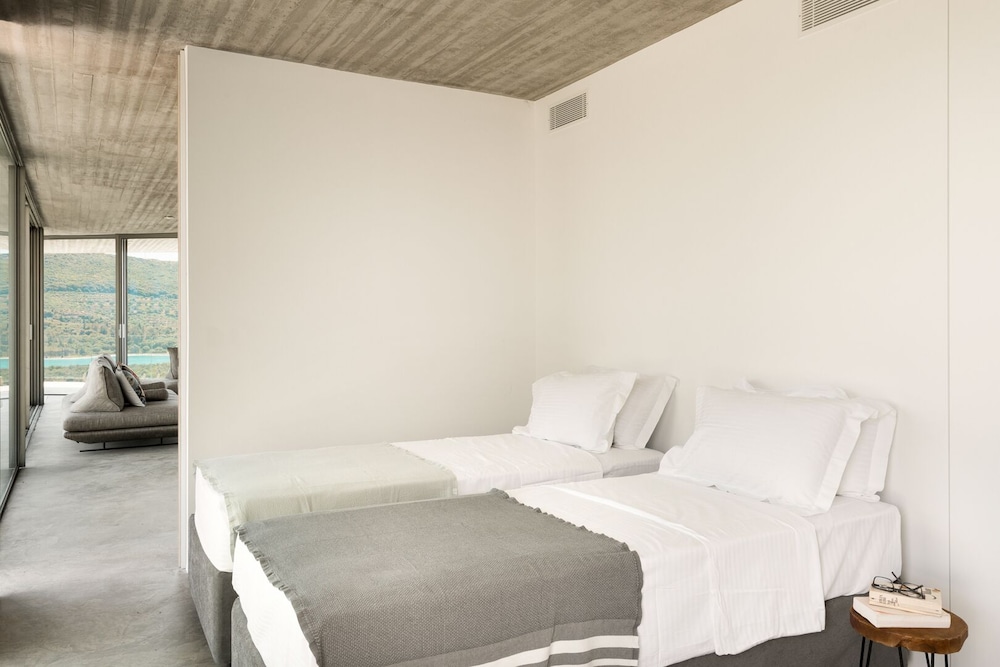 Seaview 4 Bed Villa Sleeps 8 -private Pool-pets Ok view 3