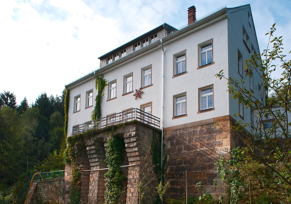 Die Burg Schöna - In a national park