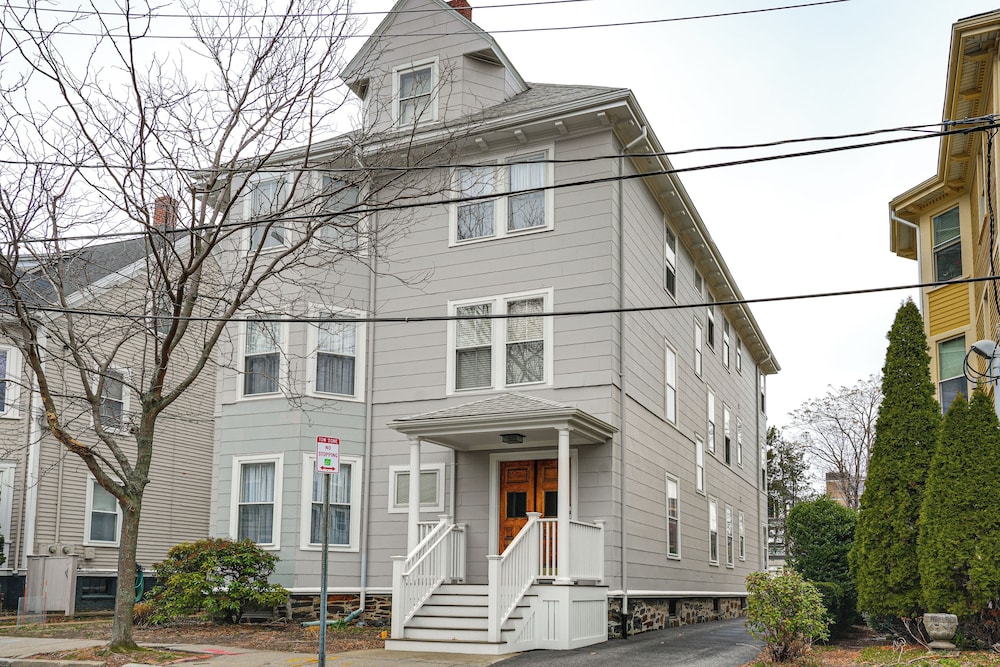 Walk to Harvard Square: Apartment in Cambridge