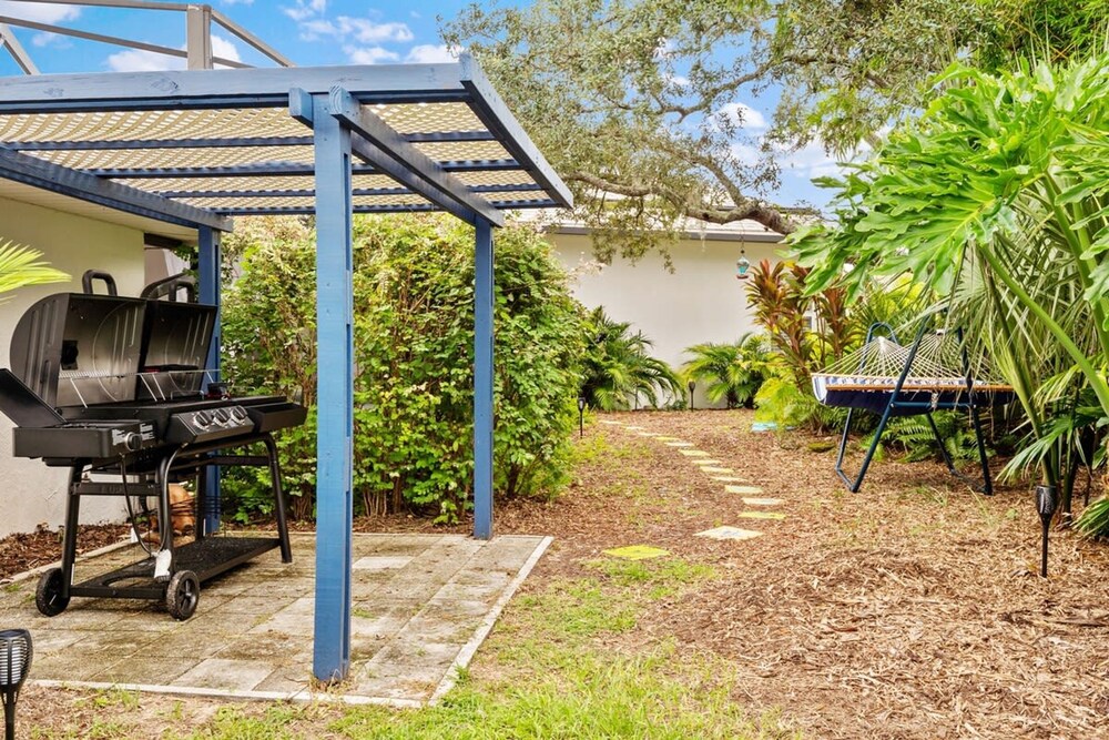 Beach Cottage 3 Bed 2 Bath Heated Pool Free Golf Cart Bring Your Boat RV Private 1AC lot