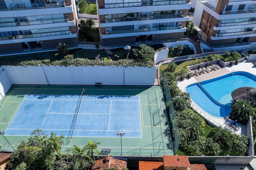 Apto vista mar 4 dormitórios e piscina