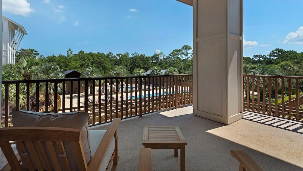 Coastal 3BR Condo With Pool & Shuttle : Snowbird Friendly!