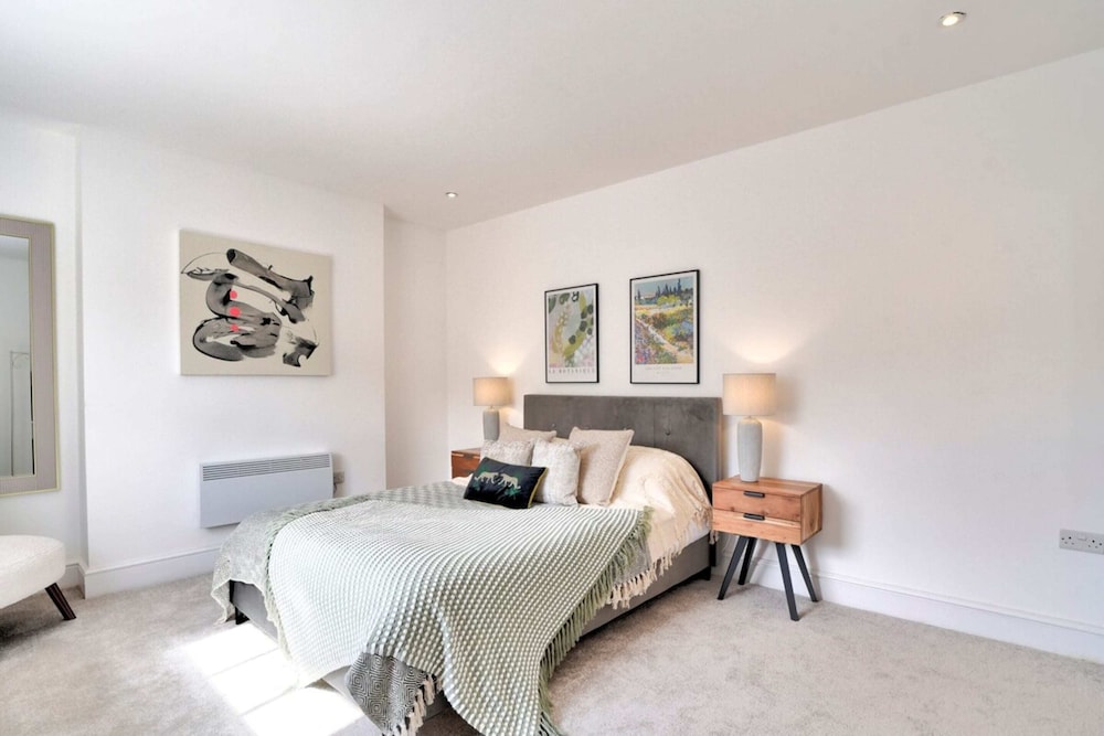 Stunning Apartment in the Heart of Chelmsford view 5