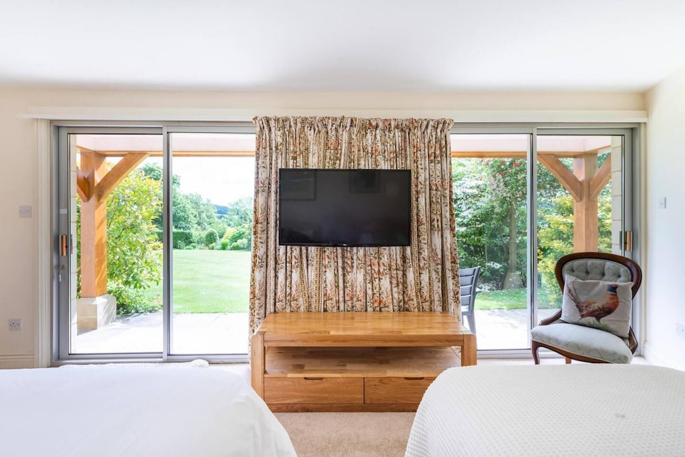 Dove Lodge in Painswick view 3