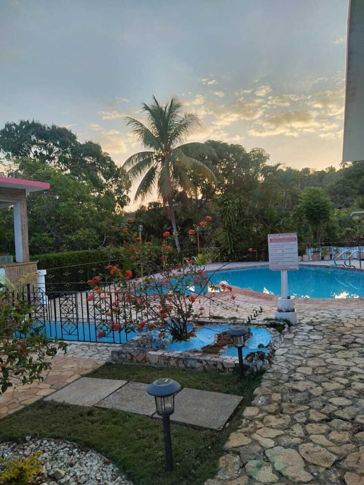 Hotel Comfort Kingdom Villa Bed & Breakfast - Image 1