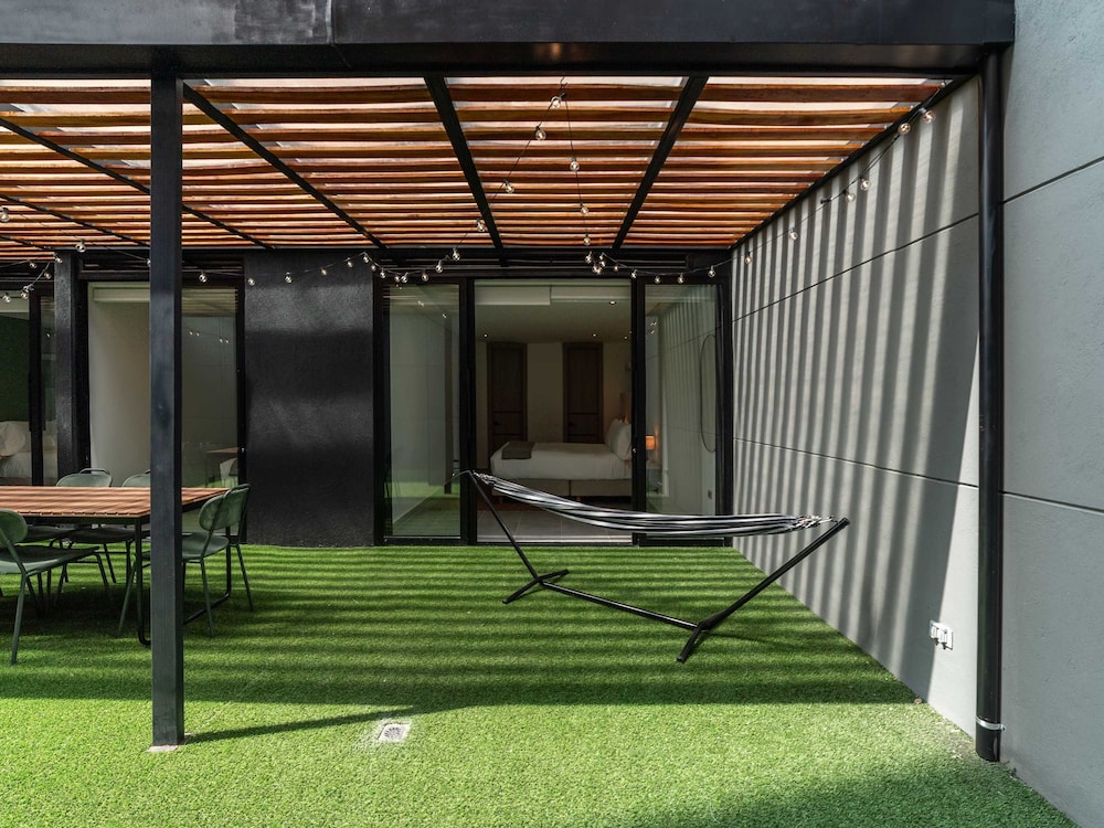 w Spacious 3BR w Outdoor Dining Terrace in Laureles