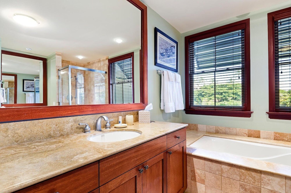 Hawaiian Unit Nearby Beaches, Restaurants, & Shopping - Vrkcv