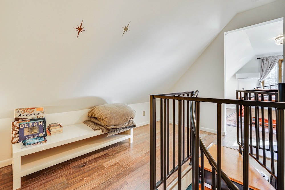 Saint Paul Vacation Rental Near Shopping & Dining!