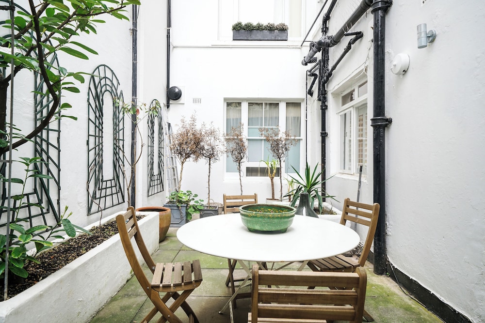 Queen's Gate Gardens Flat