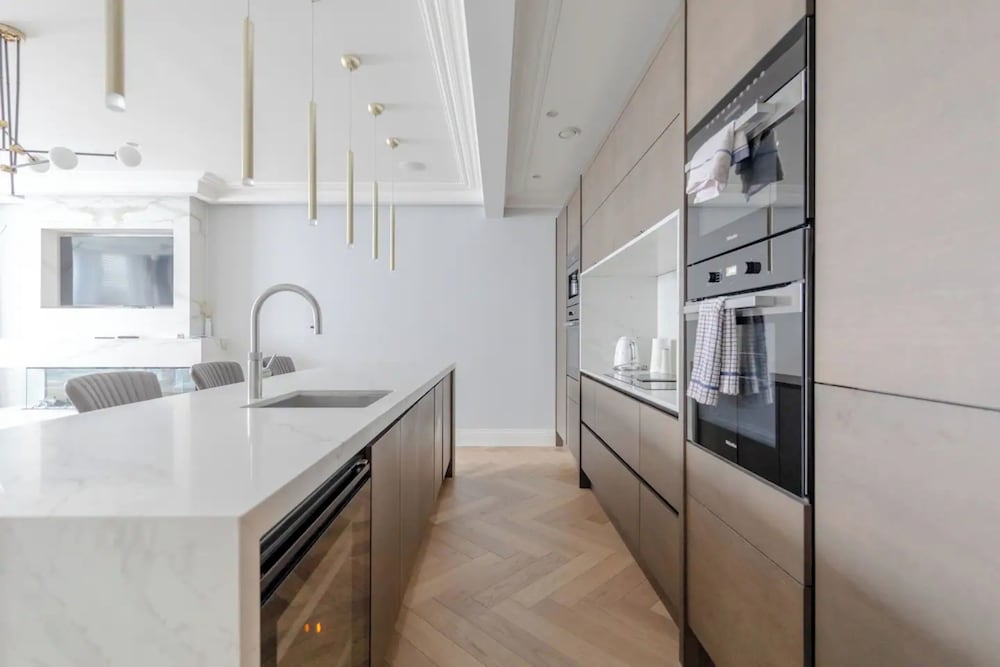 Beautifully Refurbished 2BD Flat - Earl's Court!