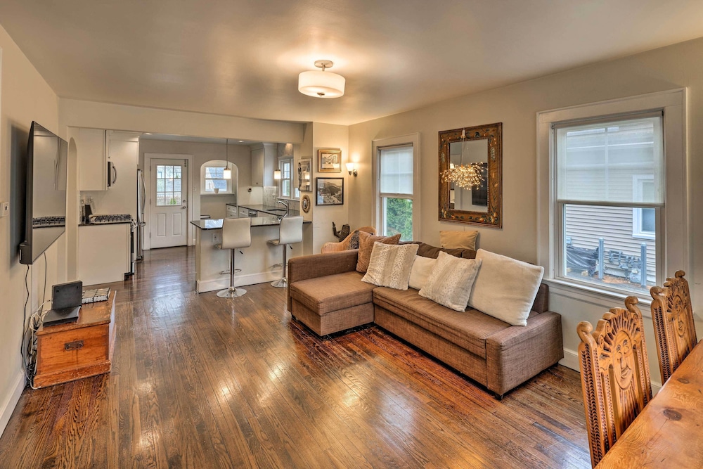 Bridgeport Vacations - Bridgeport Vacation Rental - Walk to Beach! - Property Image 18