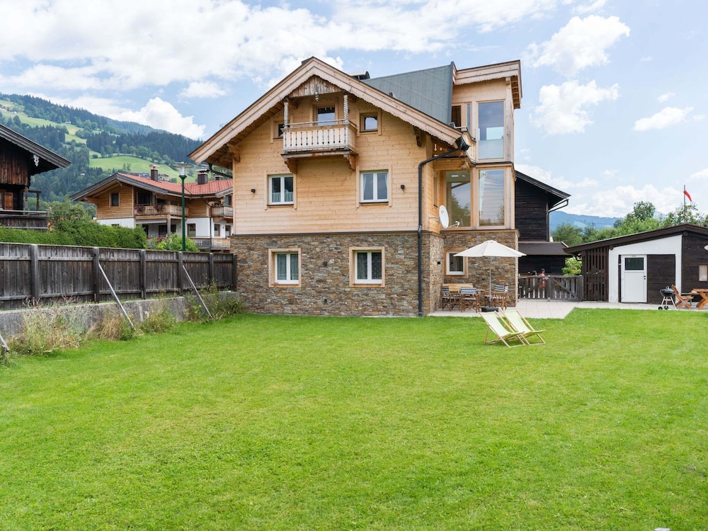 Central Apartment With Balcony, Terrace, Garden, Deckchairs