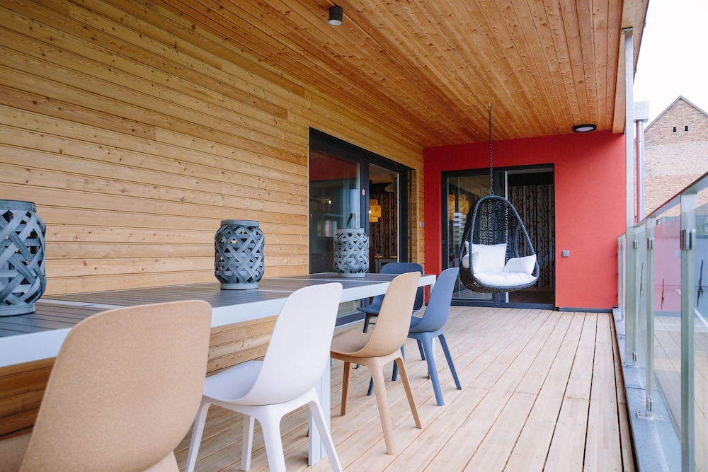 La Maison Devant La Prairie, 写真 140