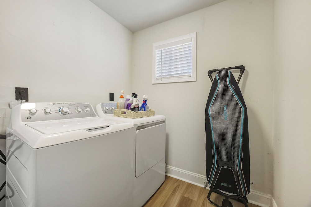 Modern Newly Renovated 3-bedroom in Historic West End