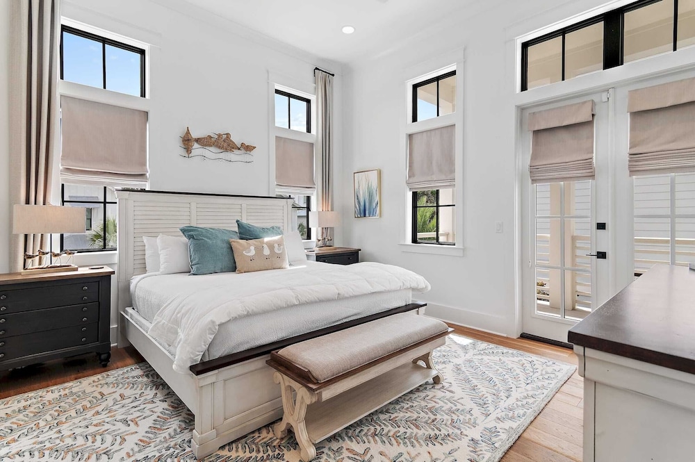 Rooftop Deck w/ Views, Pool, Luxury 5bdr Resorting To Happiness by Avantstay